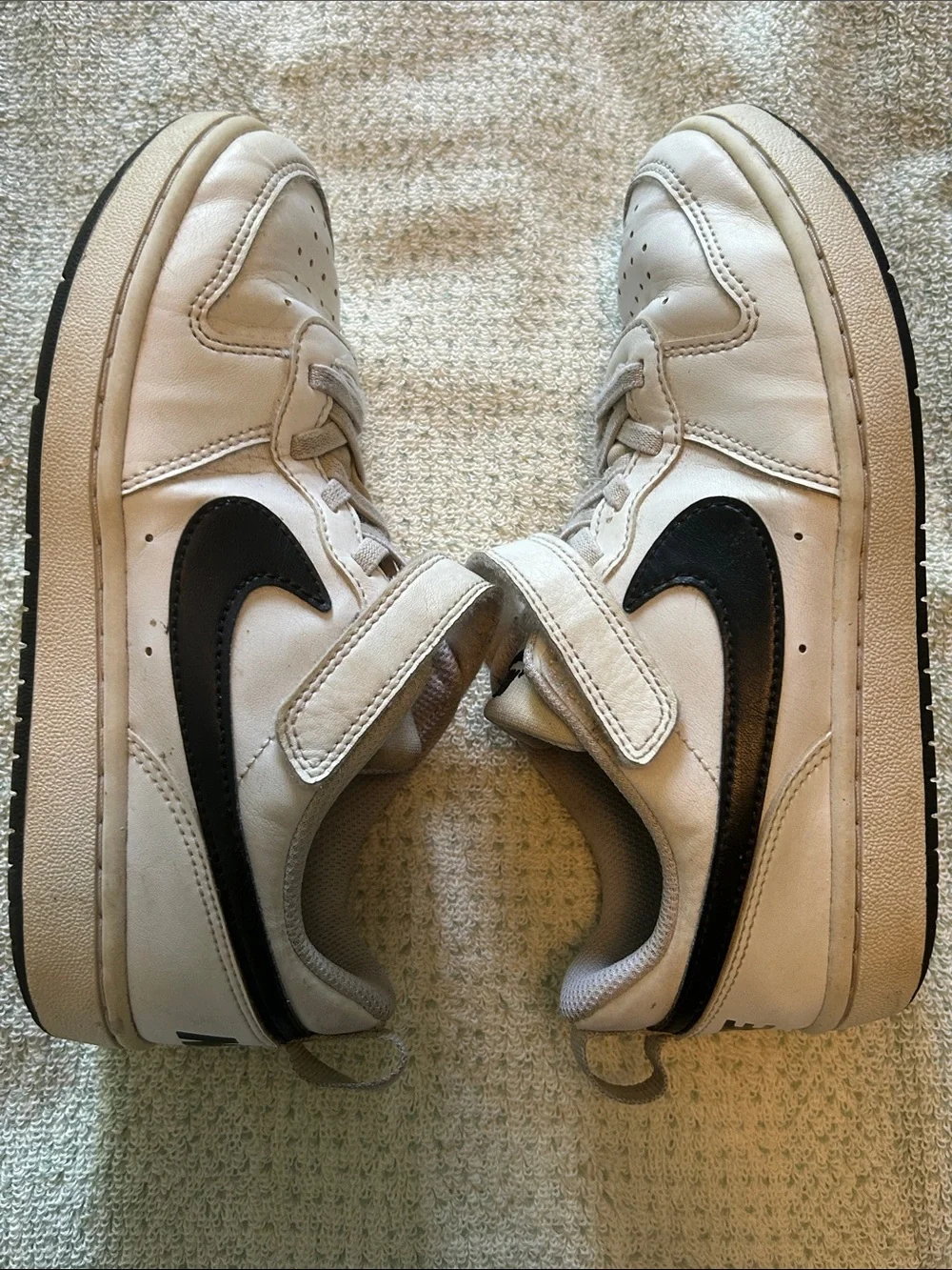 Nike Kids White and Black Velcro Low-Top Sneakers Sz y2.5